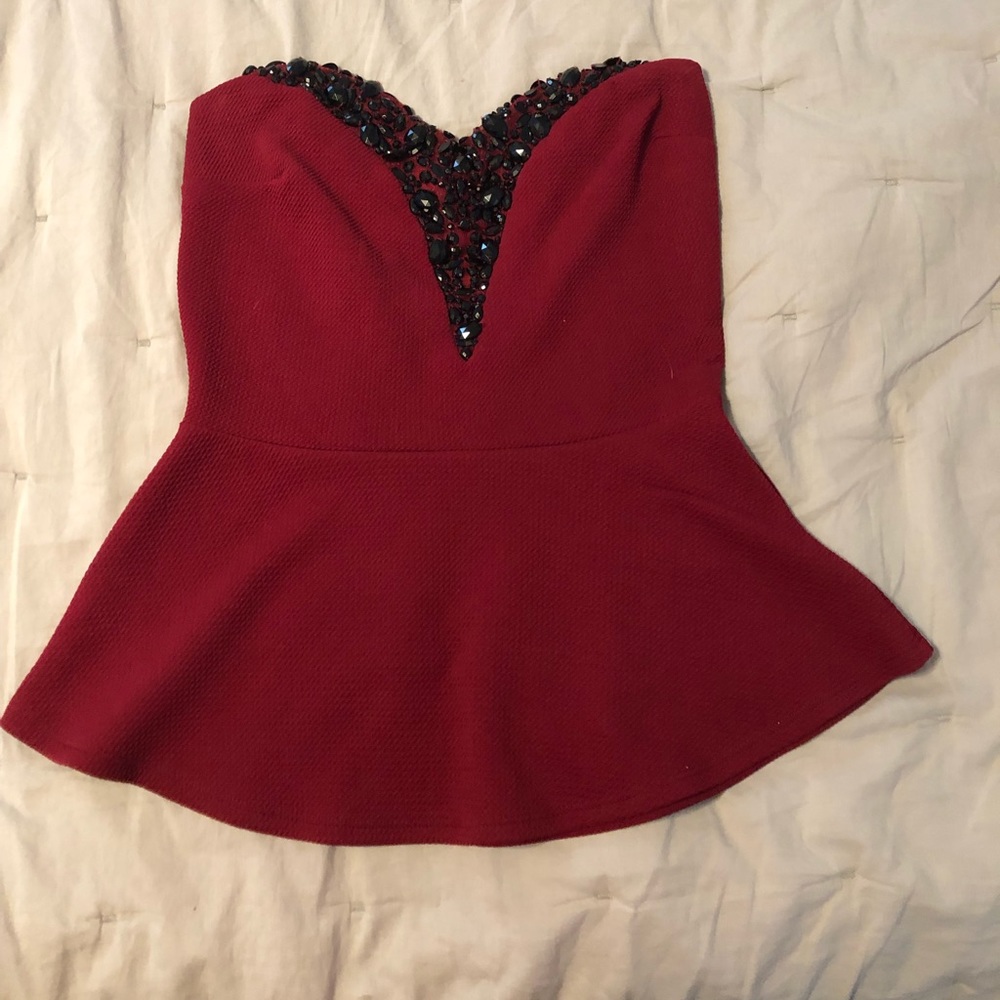 Sleeves red top with gems